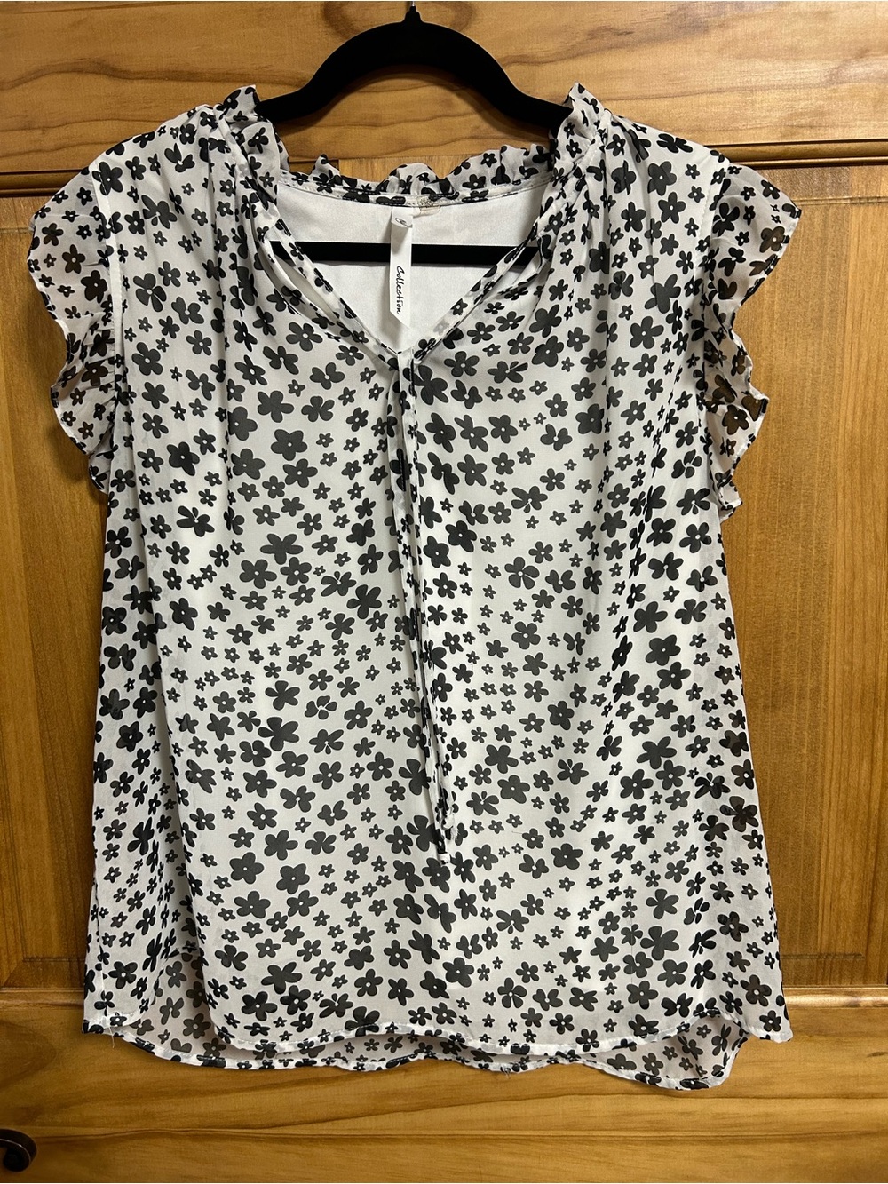 NY Collection Black & White Floral Ruffle Sleeve Blouse